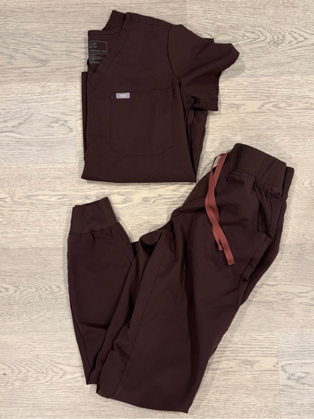 FIGS *SET* Catarina Scrub Top-XXS & Women’s Zamora Jogger-XS set - ESPRESSO